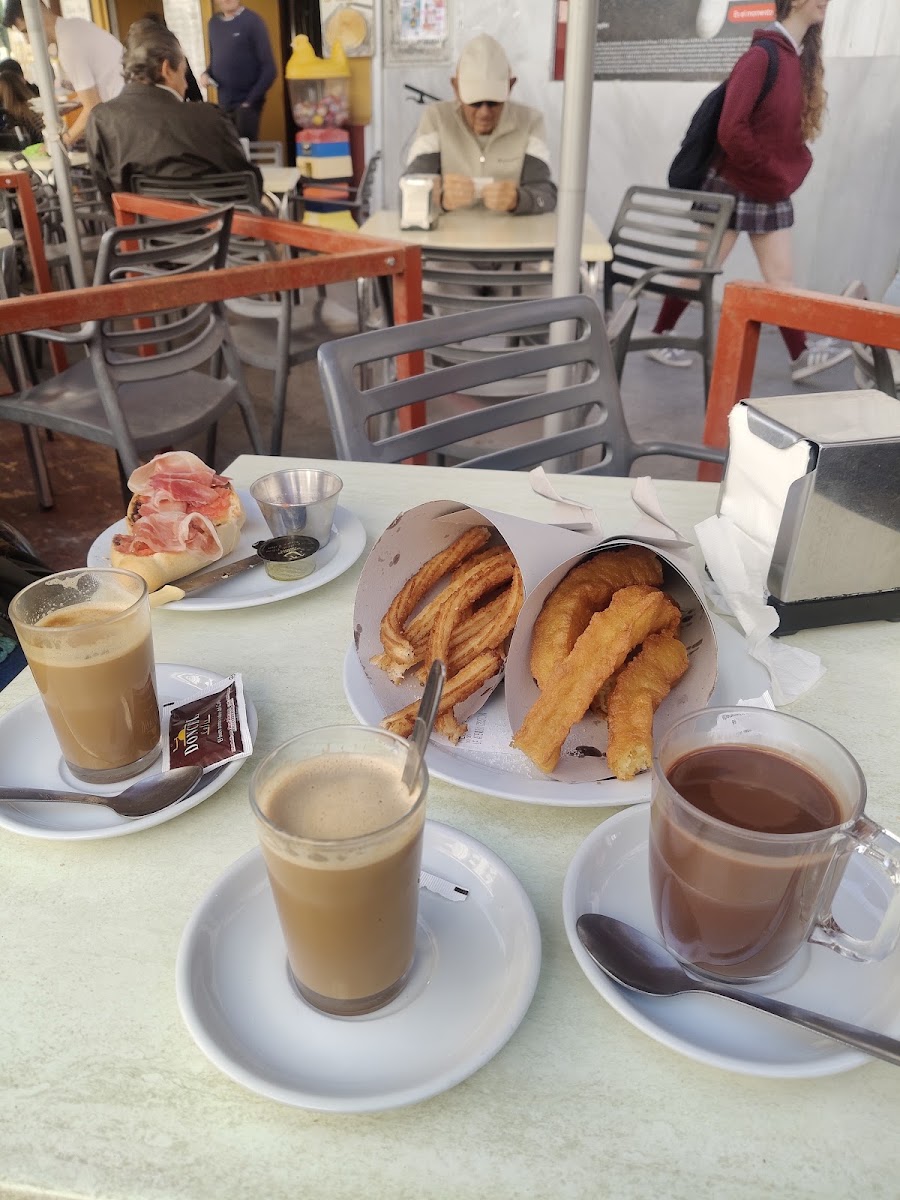 Cafetería Chocolatería El Campana Photo 2