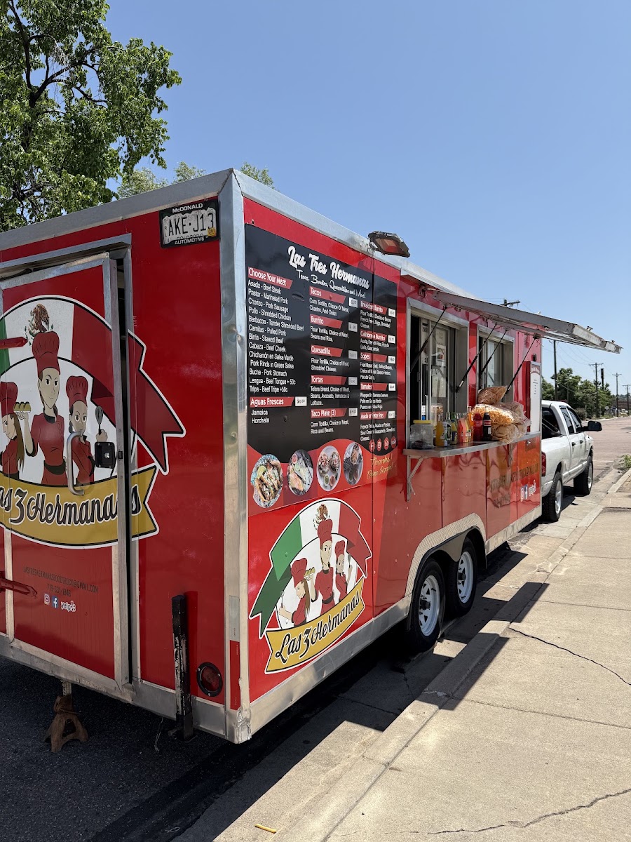 Las Tres Hermanas Food Truck Photo 4