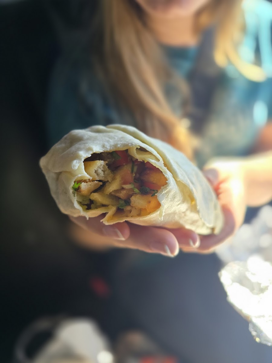 Las Tres Hermanas Food Truck Photo 9